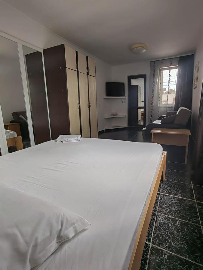 Casa Alexandru Hotell Două Mai Eksteriør bilde
